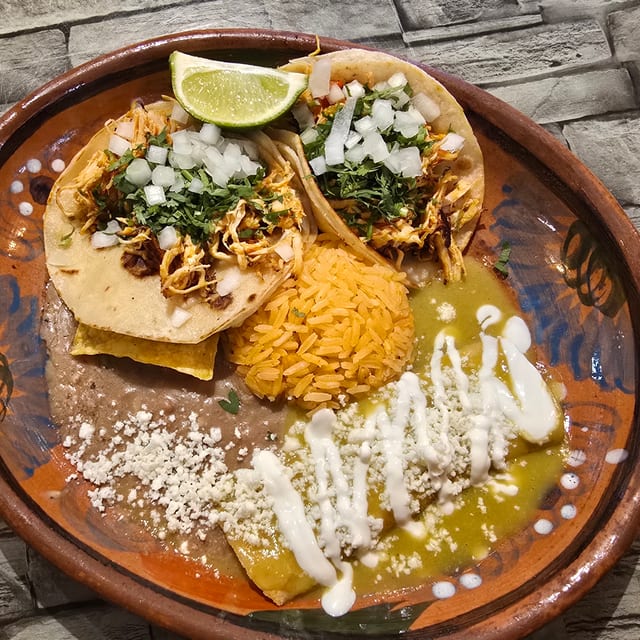 Tacos Y Enchilada.